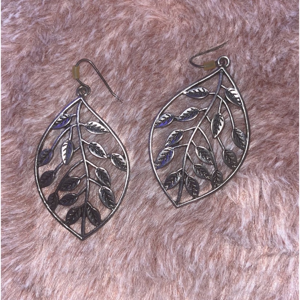beautiful leaf design earrings